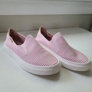 UGG Alameda Sammy Slip-on Shoe. Size 7 NWT